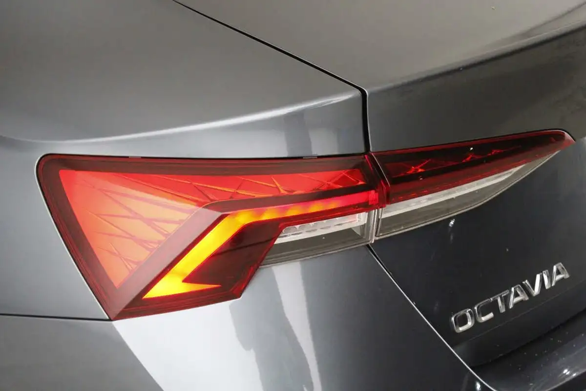 2021-skoda-octavia-10-tsi-se-first-edition-hatchback-big-9