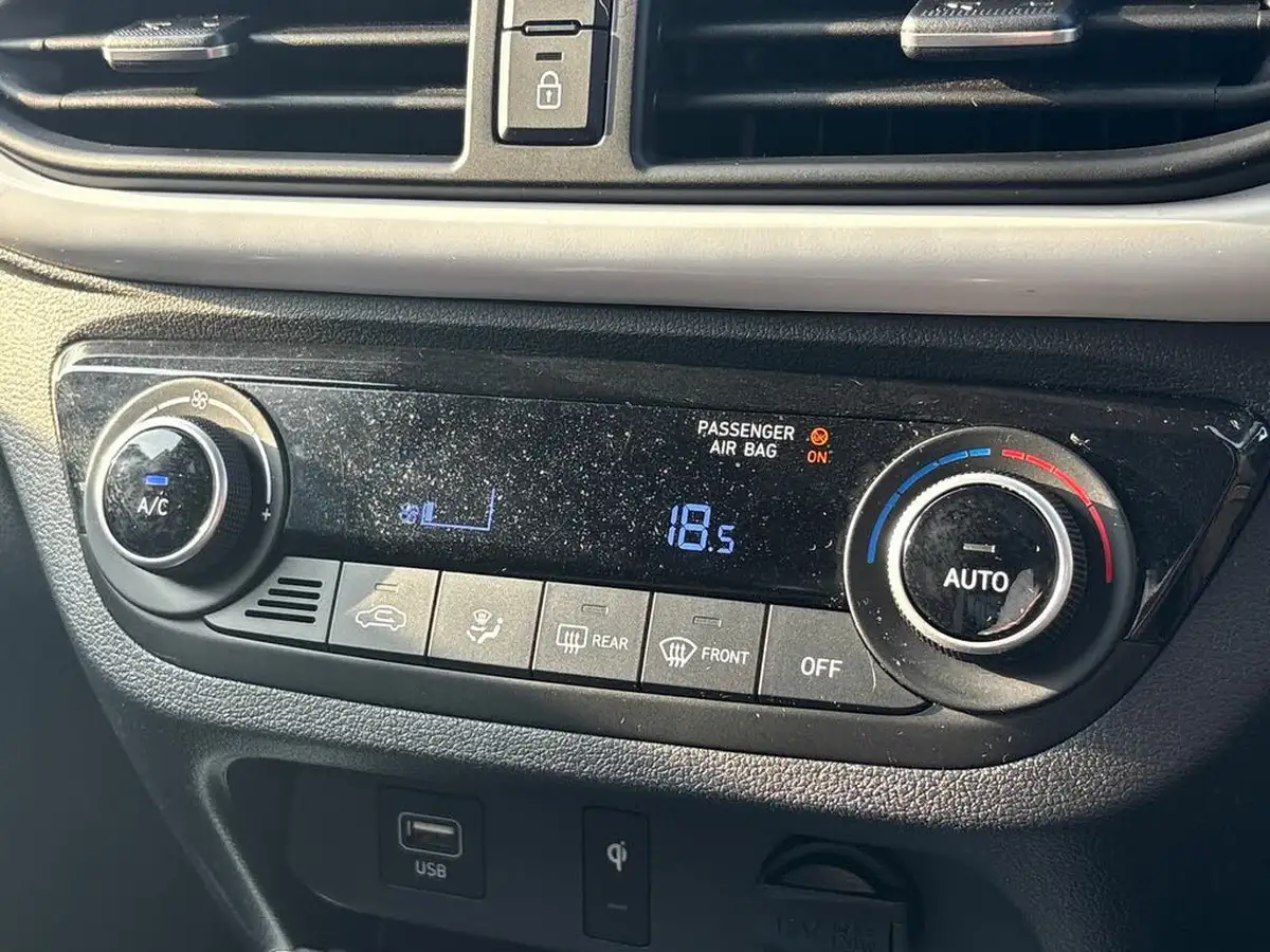 2022-hyundai-i10-12-premium-auto-big-11