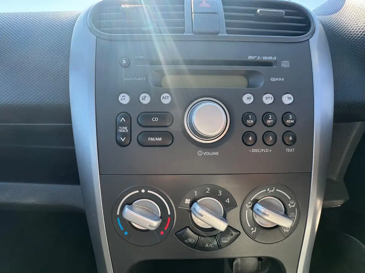 2012-suzuki-splash-10-sz3-big-32