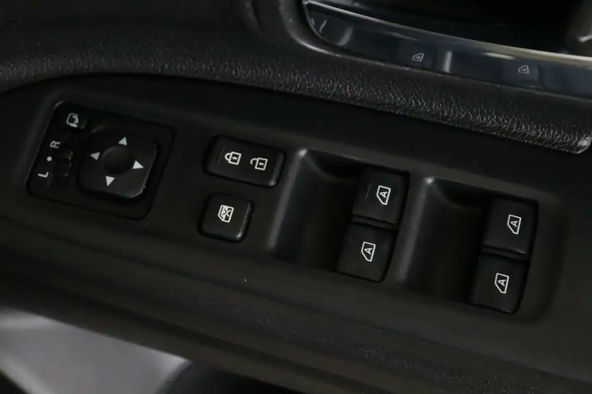 2019-mitsubishi-outlander-20-juro-7st-big-14