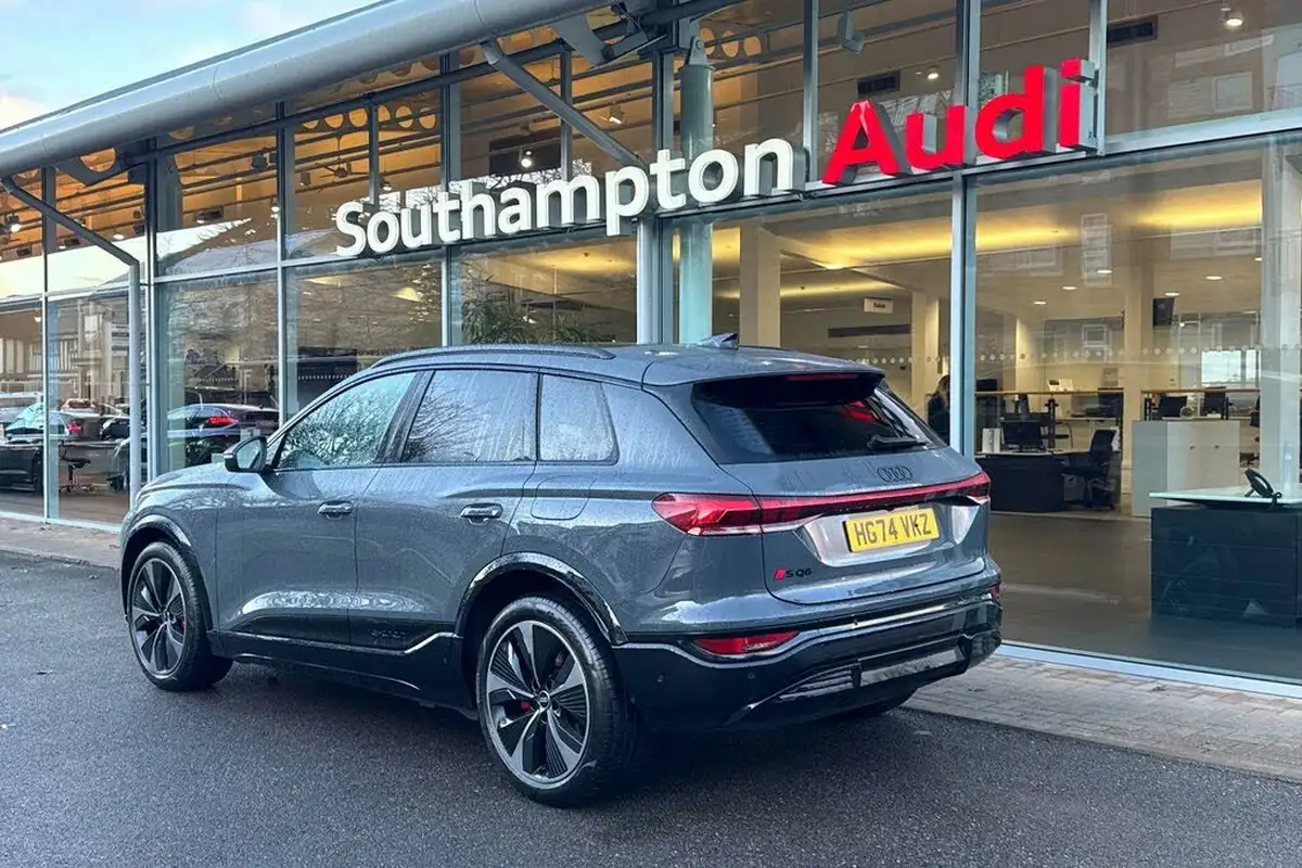 2024-audi-sq6-e-tron-e-launch-edition-big-6