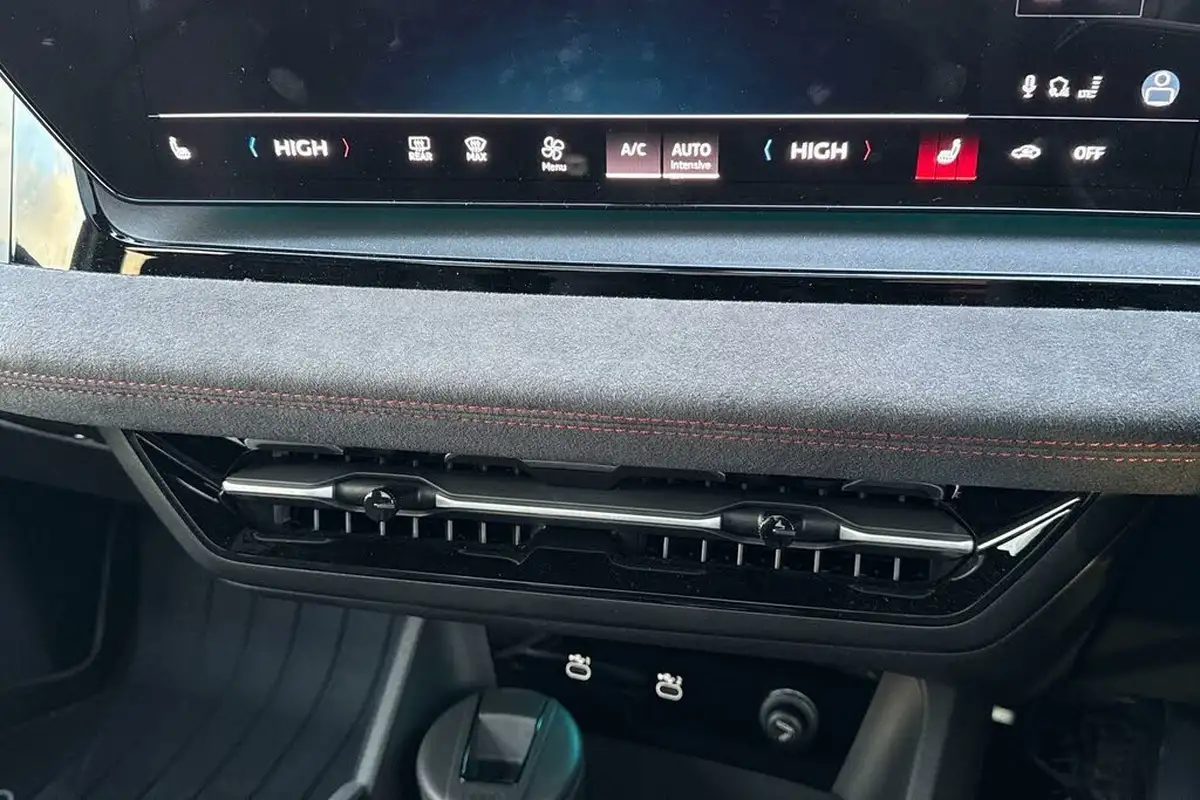 2024-audi-sq6-e-tron-e-launch-edition-big-30