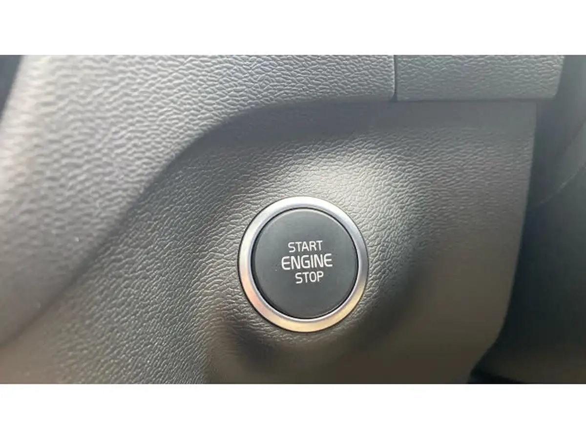2024-volvo-xc40-20-b4-ultra-bright-big-22