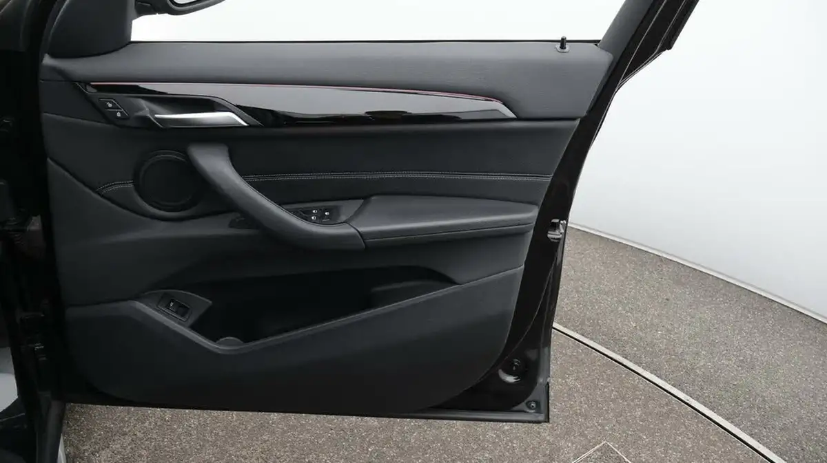 2021-bmw-x1-20-sdrive20i-xline-big-15