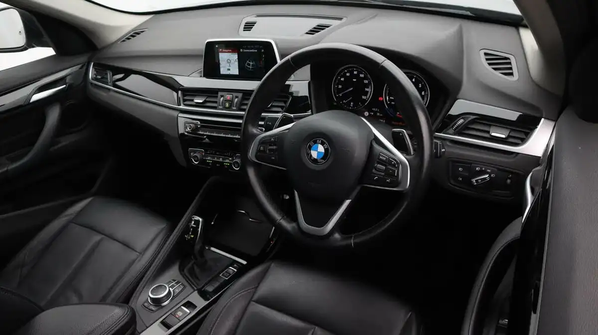 2019-bmw-x1-20-sdrive-20i-xline-sdrive20i-big-9