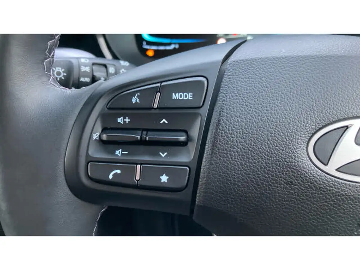 2024-hyundai-i10-10-premium-63ps-auto-big-31