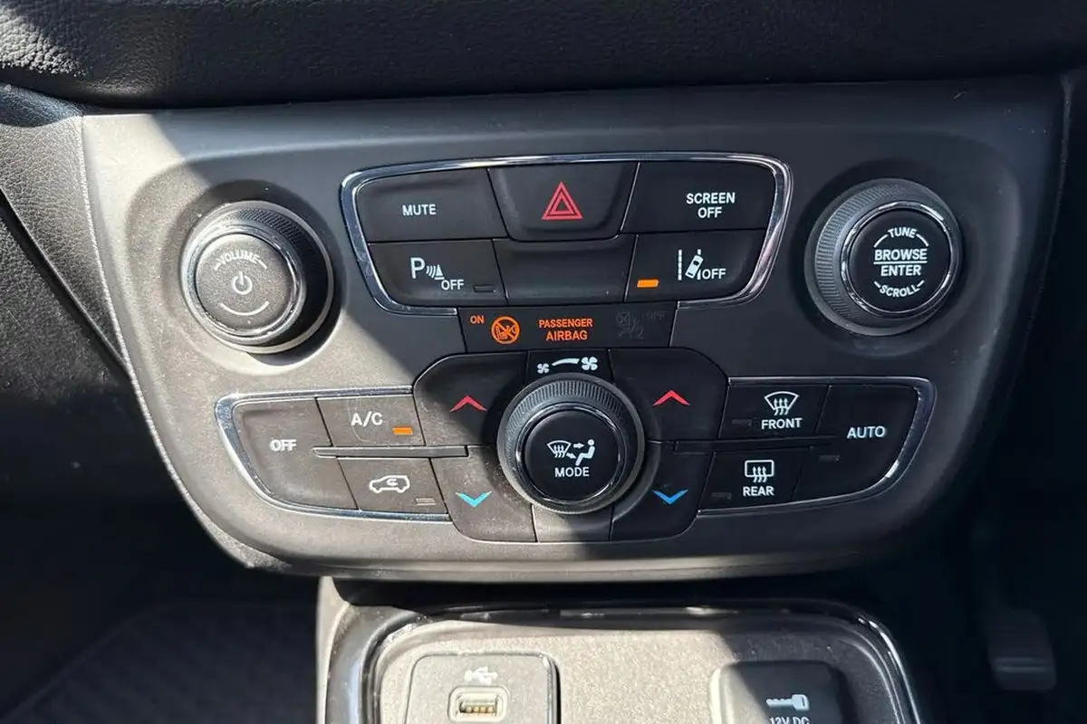 2019-jeep-compass-14-multiair-ii-night-eagle-big-20