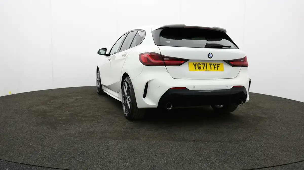 2021-bmw-1-series-20td-118d-m-sport-lcp-big-22