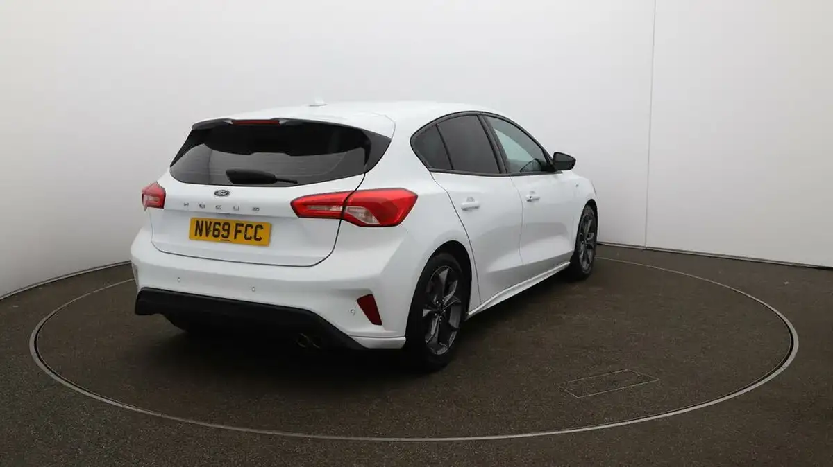 2020-ford-focus-15t-st-line-hatchback-big-45