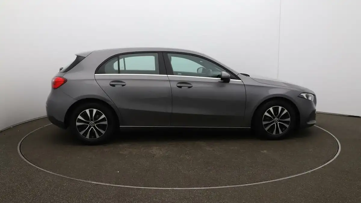 2021-mercedes-benz-a-class-15d-a180d-se-7g-dct-big-41