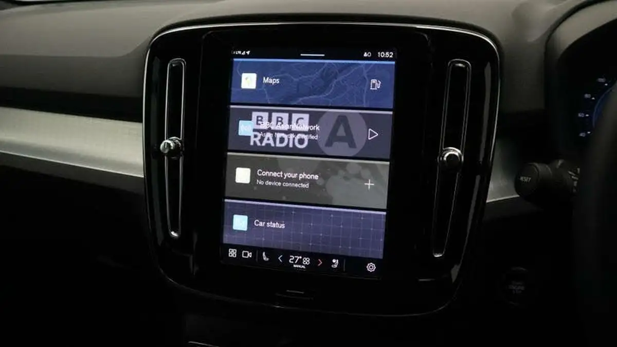 2024-volvo-xc40-20-b3-plus-big-13