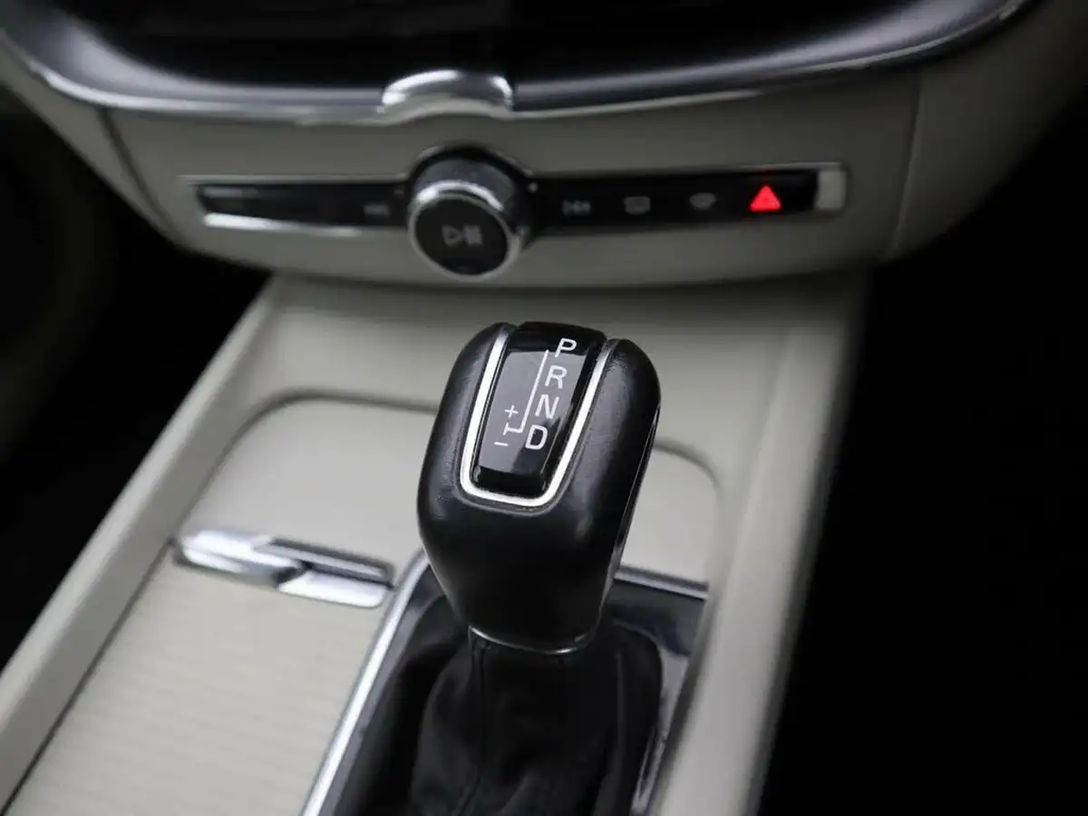 2019-volvo-xc60-20-t5-momentum-awd-big-20