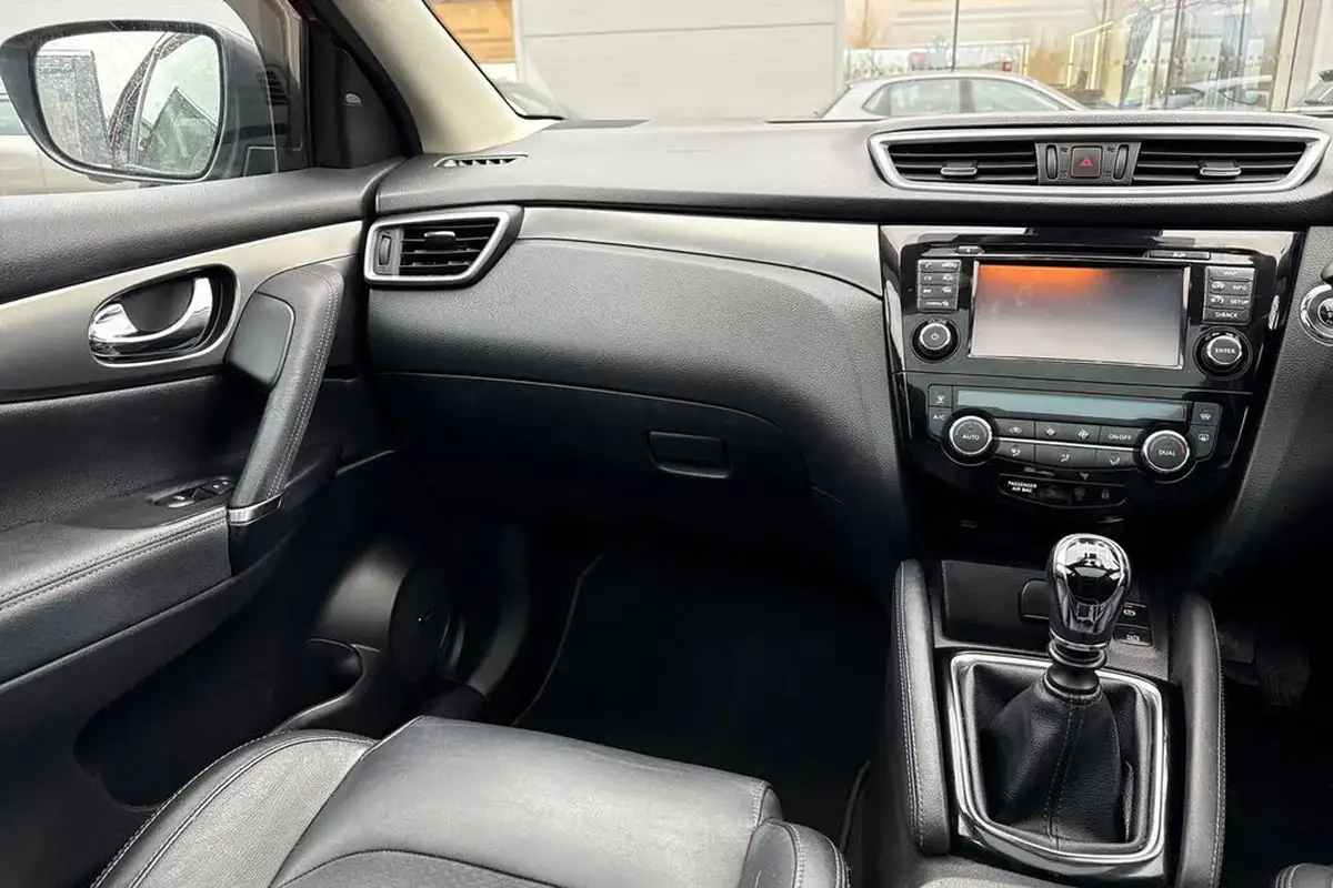 2017-nissan-qashqai-15dci-tekna-big-19