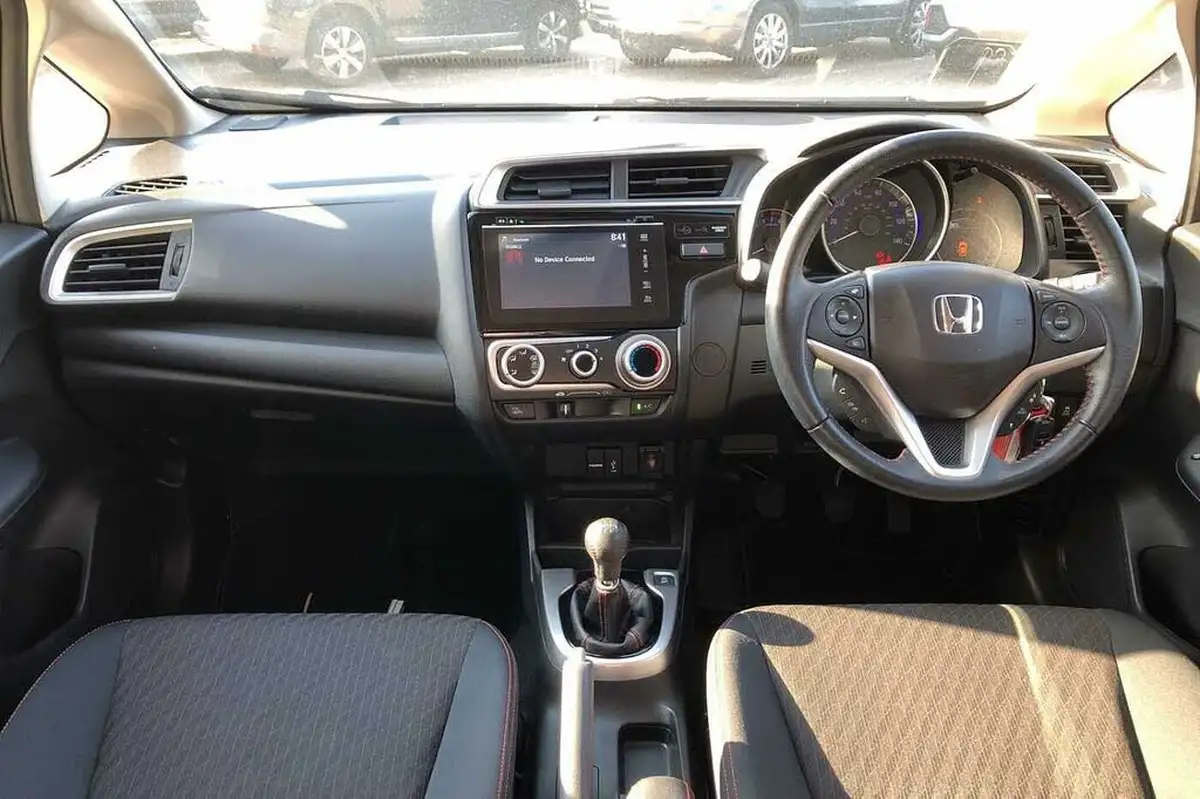 2018-honda-jazz-15-i-vtec-sport-navi-big-3