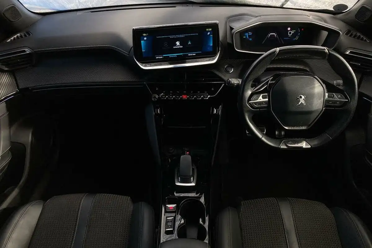 2020-peugeot-2008-suv-e-gt-big-12