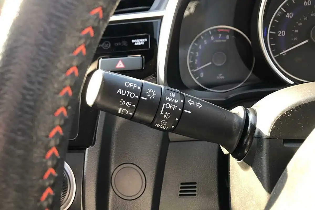 2018-honda-jazz-15-i-vtec-sport-navi-big-31