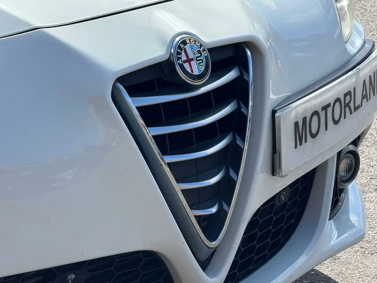 2014-alfa-romeo-giulietta-20td-sportiva-nav-big-31