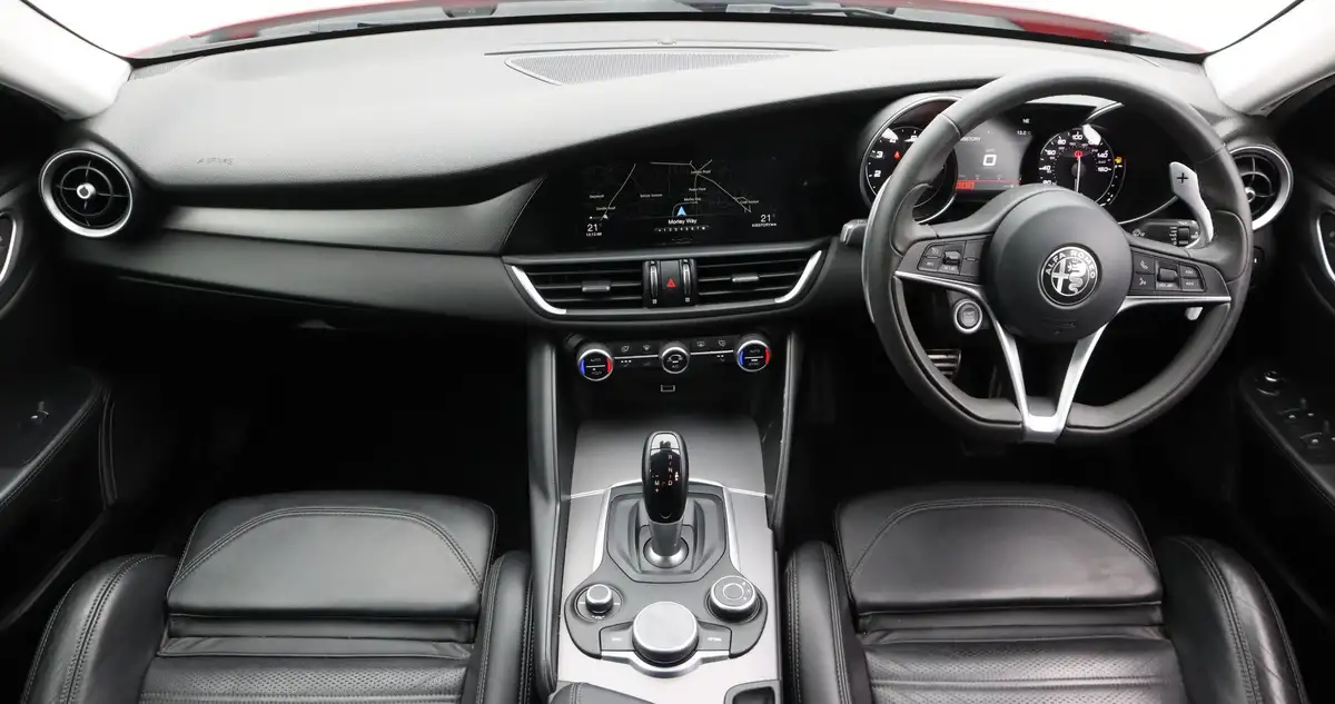2018-alfa-romeo-giulia-20-veloce-big-13