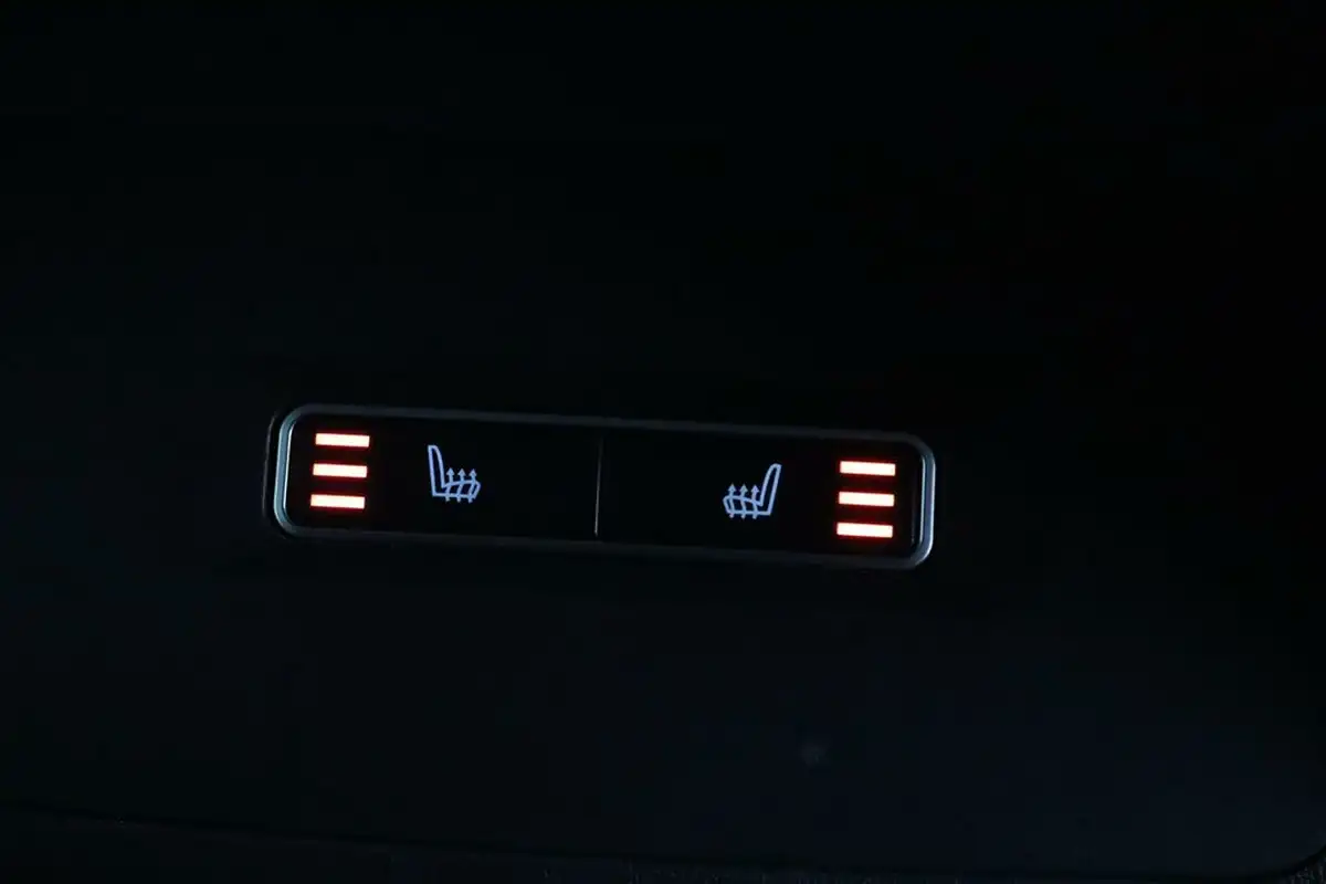 2021-jaguar-i-pace-ev400-hse-big-19
