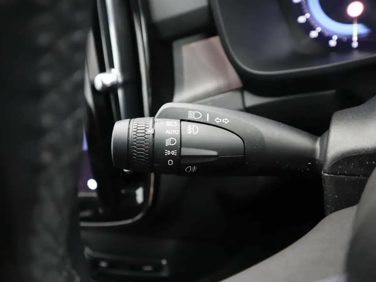 2023-volvo-xc40-e-twin-recharge-plus-big-21