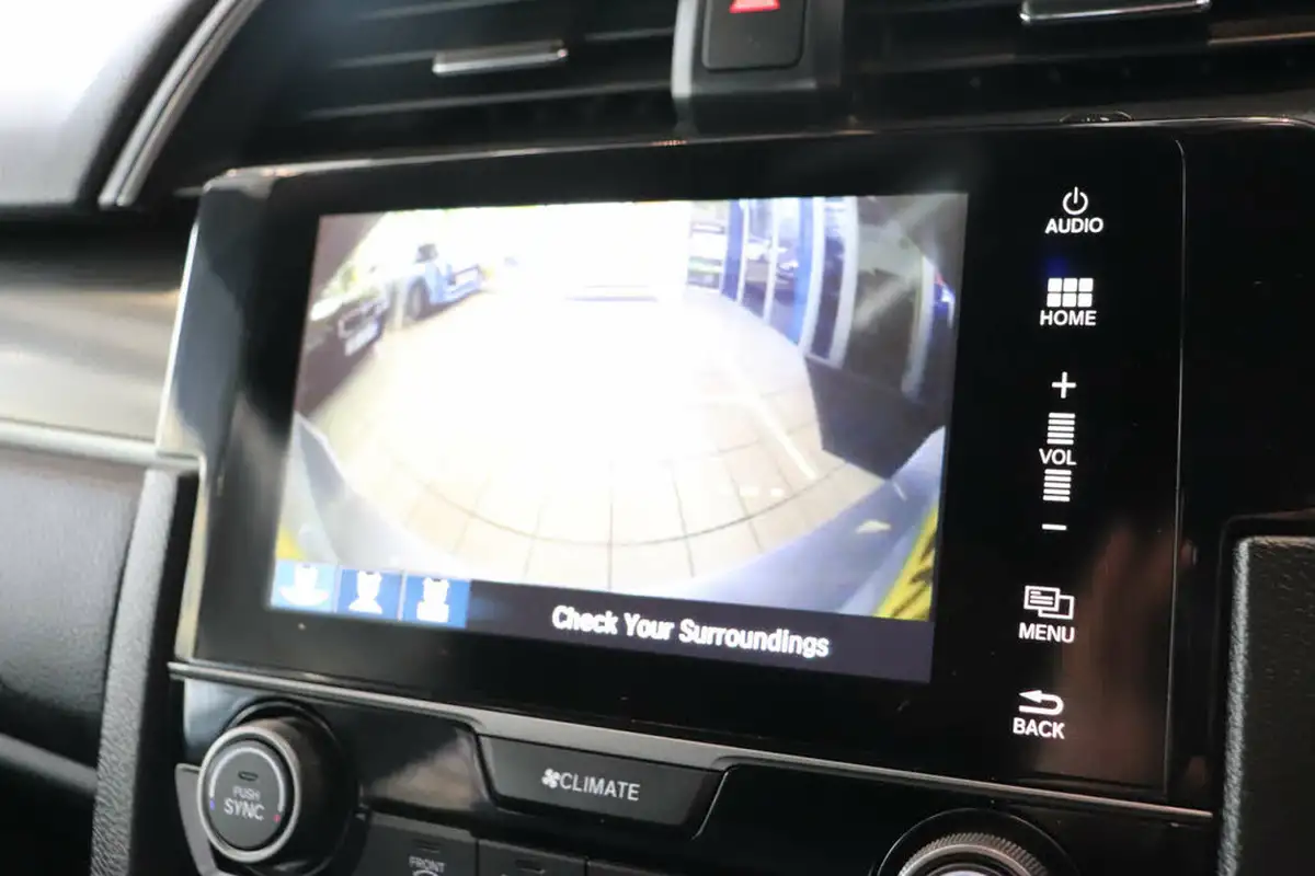 2017-honda-civic-10-vtec-turbo-sr-cvt-big-38