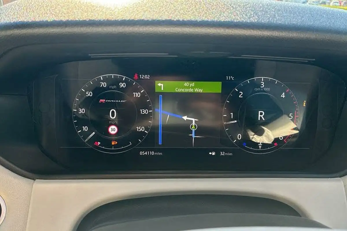 2019-land-rover-range-rover-velar-20-d180-r-dynamic-hse-big-19