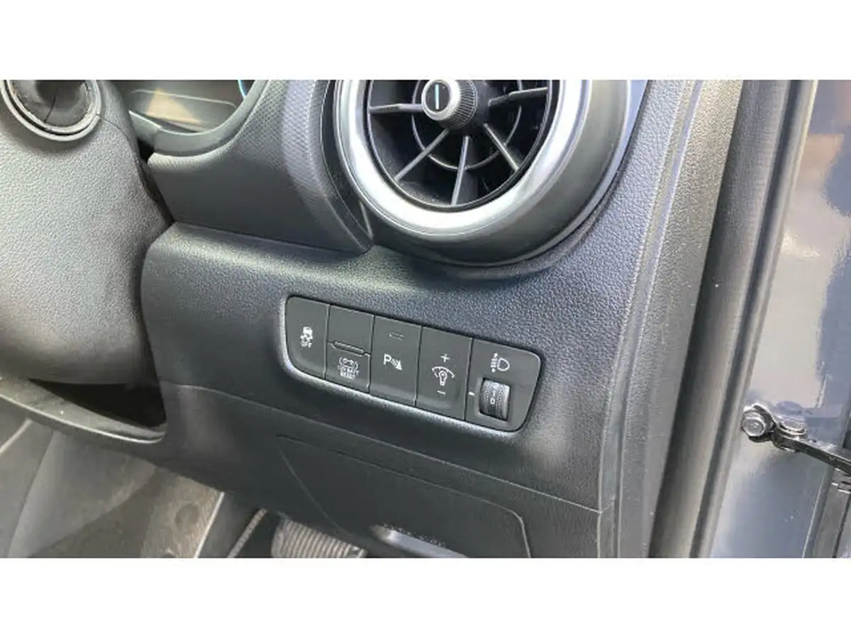 2023-hyundai-kona-16-gdi-premium-big-31