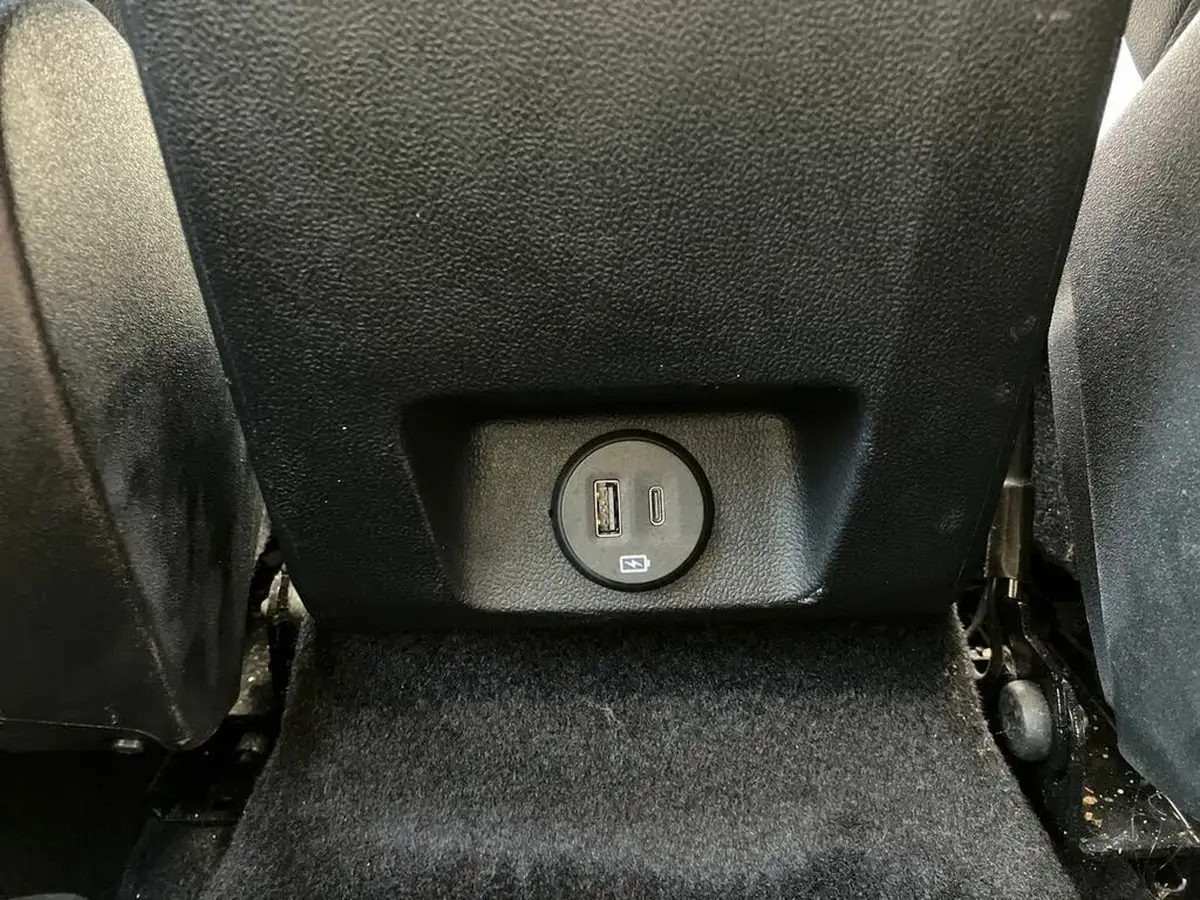 2023-ford-focus-23t-st-hatchback-big-22