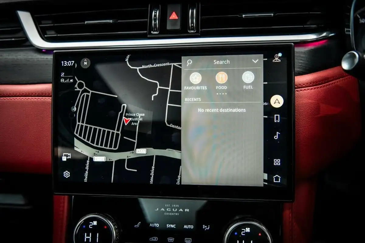 2022-jaguar-f-pace-20-d200-r-dynamic-black-big-4