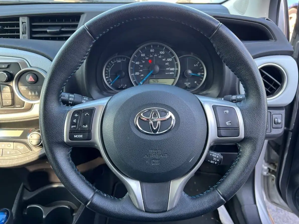 2012-toyota-yaris-15-vvt-i-t-spirit-big-5