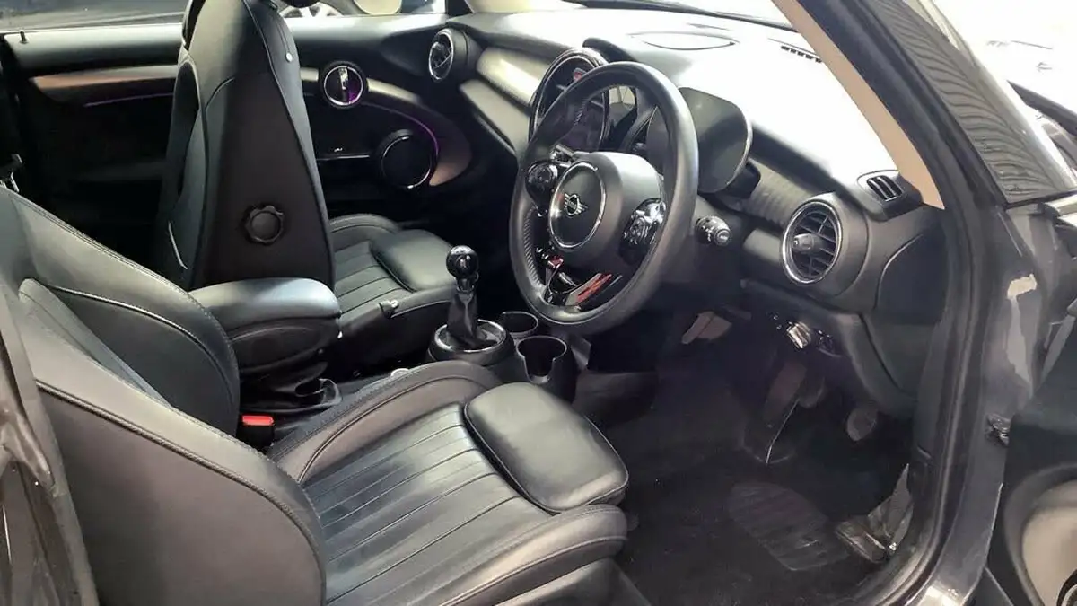 2020-mini-cooper-20-cooper-s-exclusive-189bhp-nav-hatchback-3d-big-8