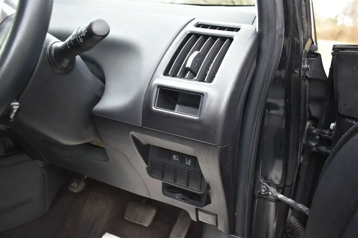 2019-toyota-prius-18-vvt-i-icon-ss-big-16