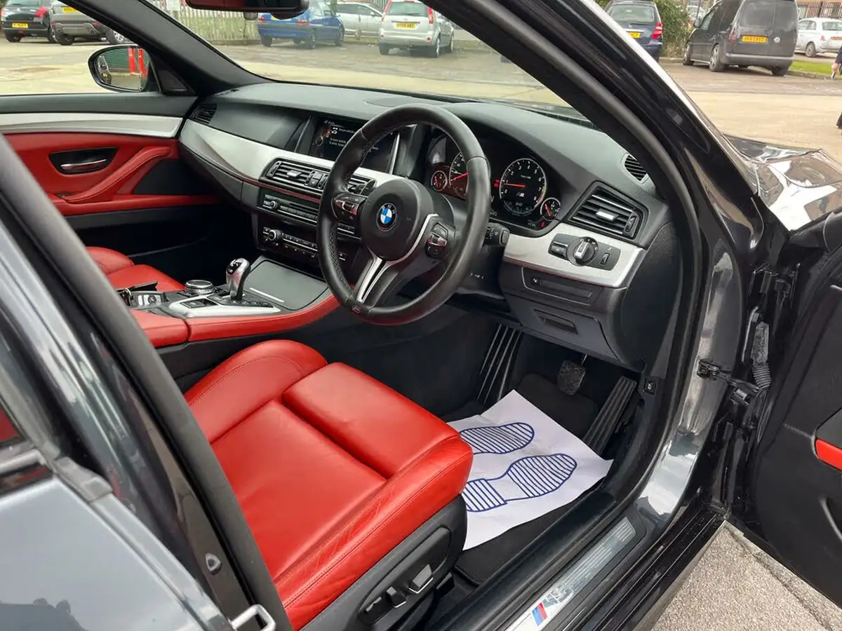 2016-bmw-5-series-44-m5-big-17