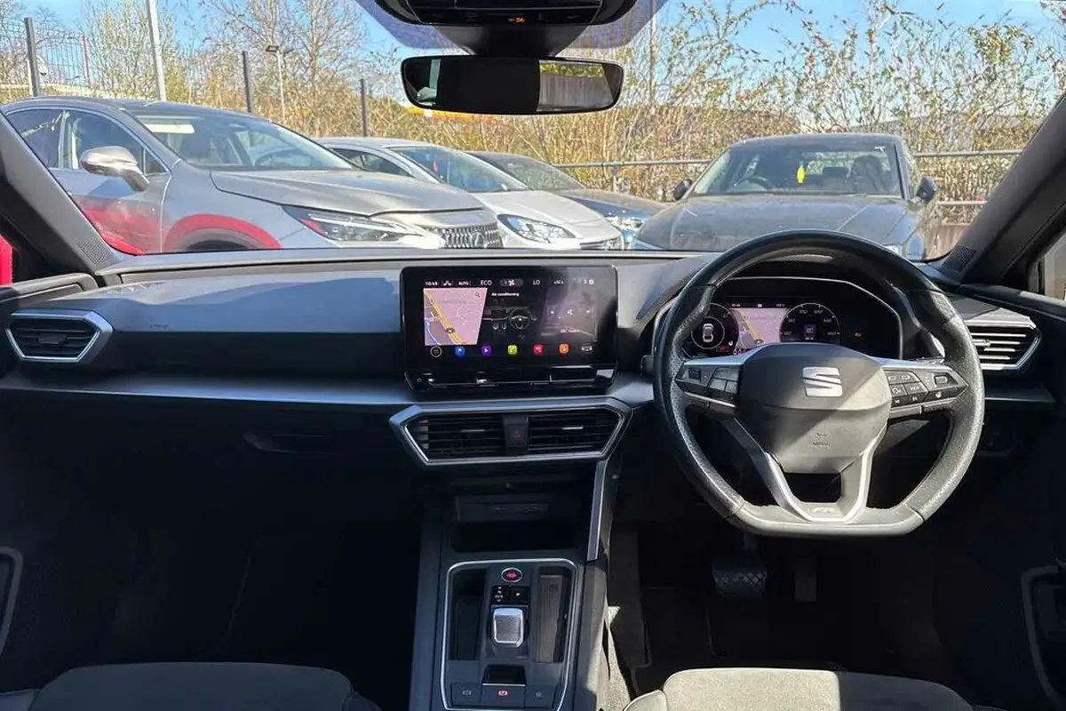 2021-seat-leon-14-e-hybrid-fr-sport-estate-big-11
