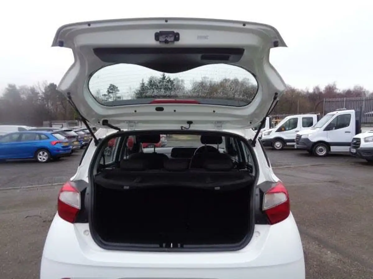 2023-hyundai-i10-10-se-big-11