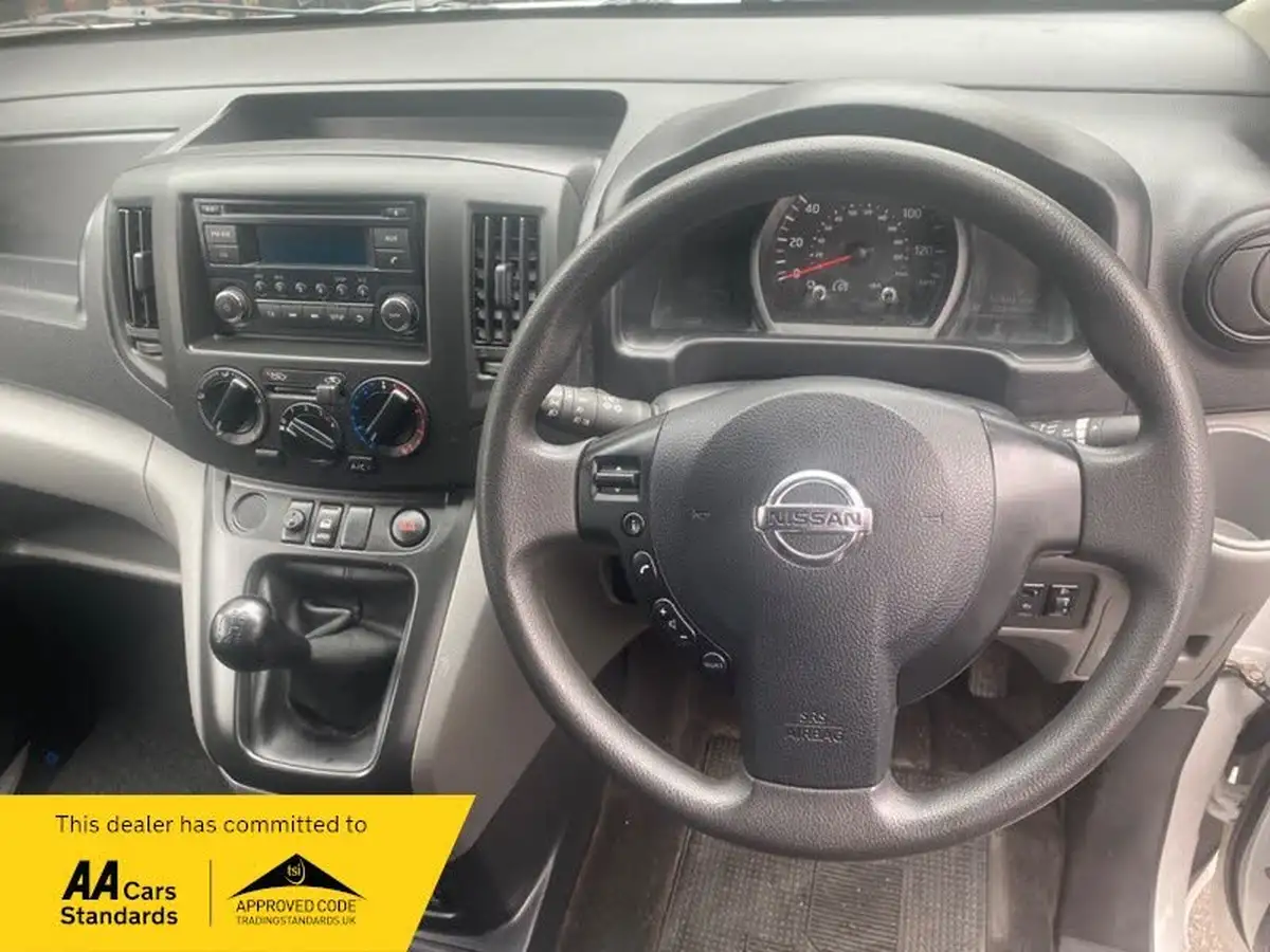 2018-nissan-nv200-15td-acenta-89bhp-crewcab-van-big-8