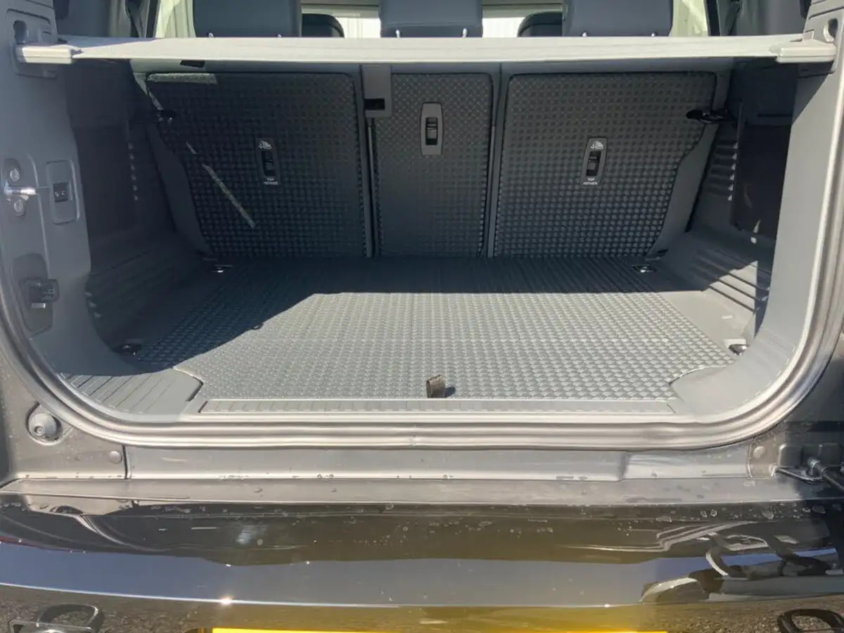 2024-land-rover-110-defender-30-d250-x-dynamic-hse-2996cc-big-10
