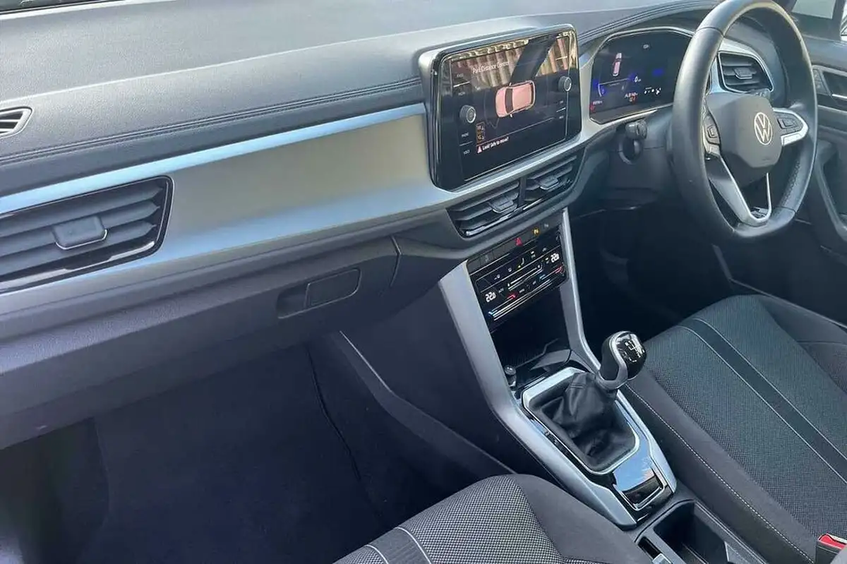 2022-volkswagen-t-roc-15-tsi-life-big-1