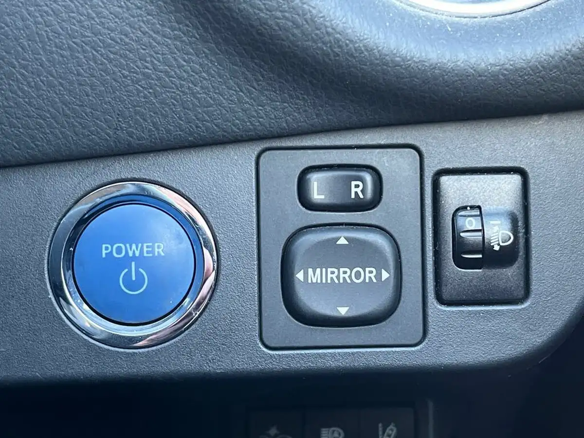 2019-toyota-yaris-15-vvt-i-y20-98bhp-hybrid-1497cc-e-cvt-big-24