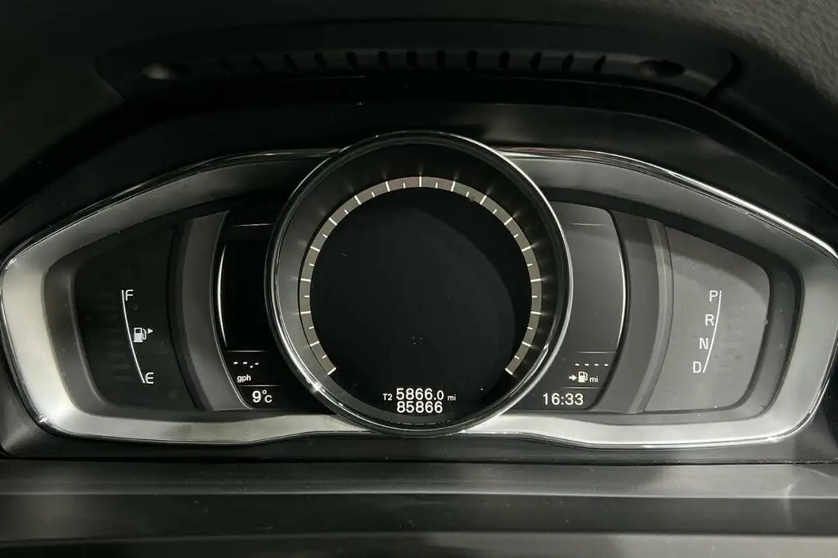2018-volvo-v60-24td-d5-se-big-10