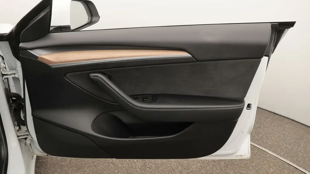 2021-tesla-model-3-e-long-range-awd-big-15