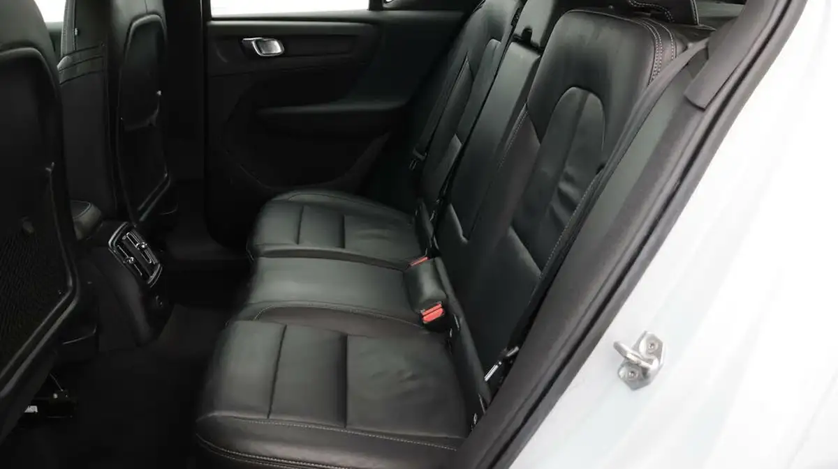 2021-volvo-xc40-15-t5-inscription-pro-258bhp-big-16