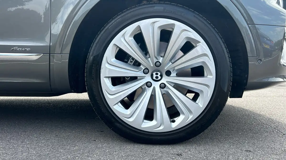 2024-bentley-bentayga-40-v8-big-5
