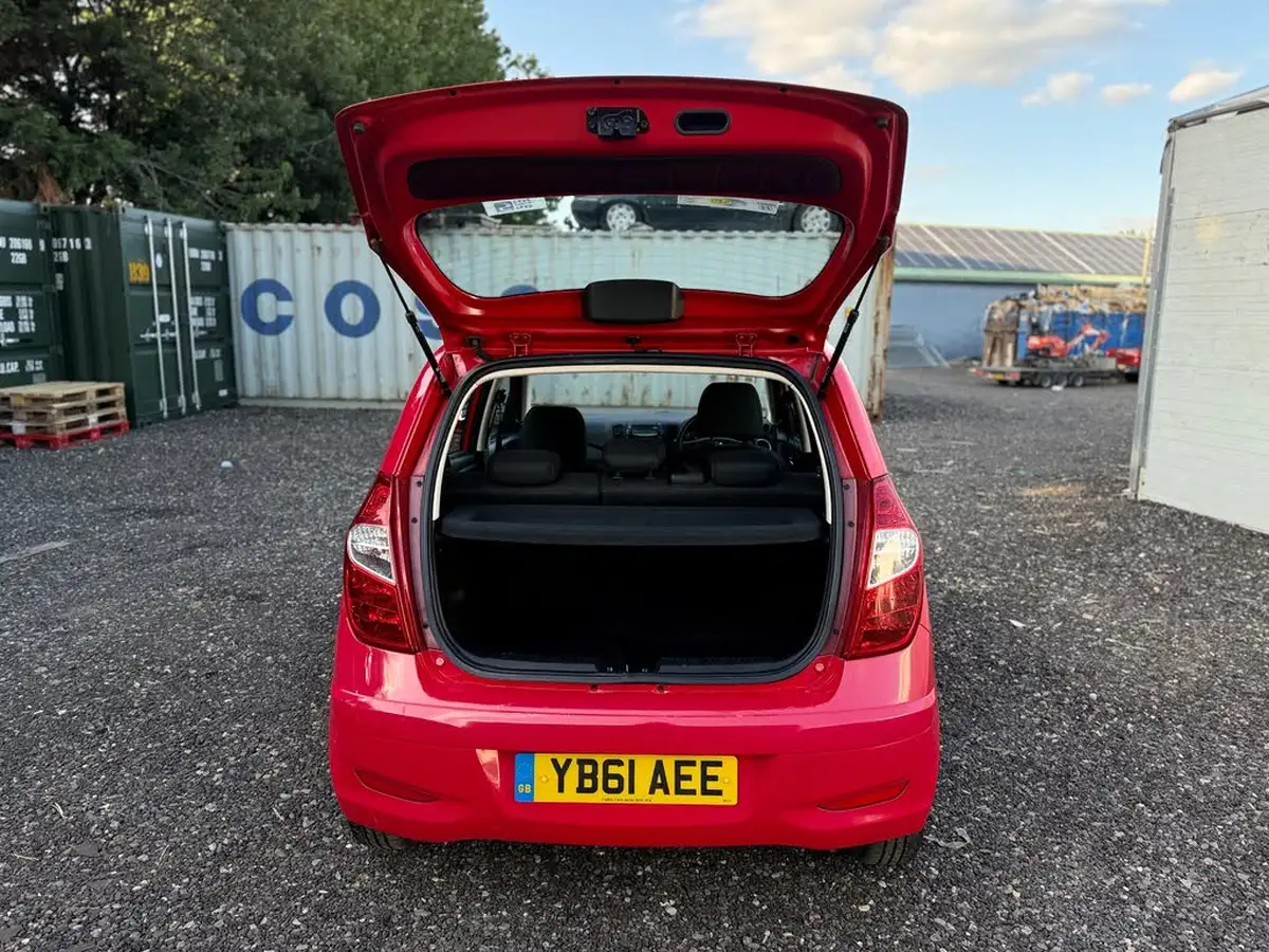 2012-hyundai-i10-12-classic-85bhp-big-9