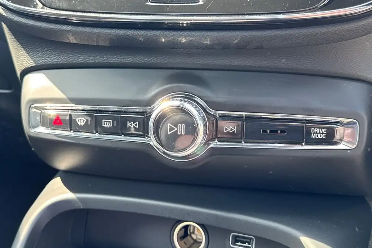 2021-volvo-xc40-15-t3-r-design-161bhp-big-13