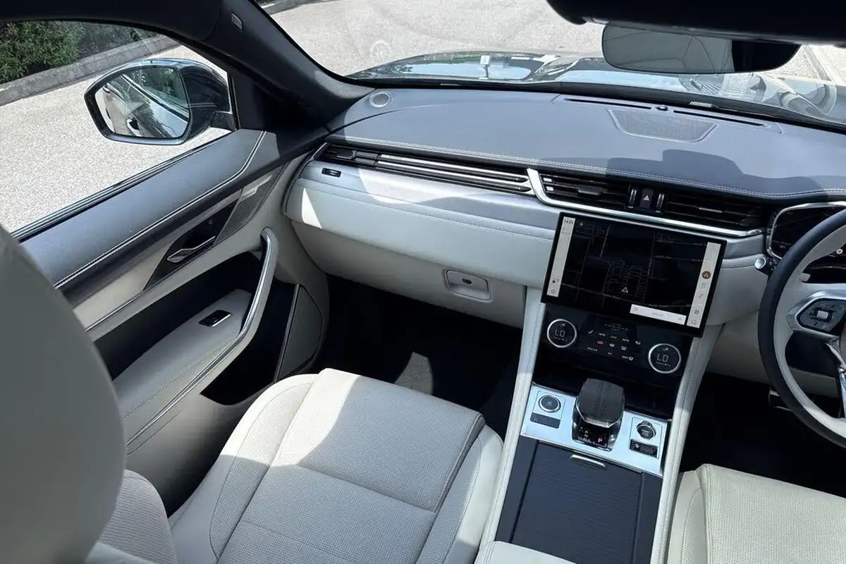 2023-jaguar-f-pace-20-p250-r-dynamic-se-black-big-23