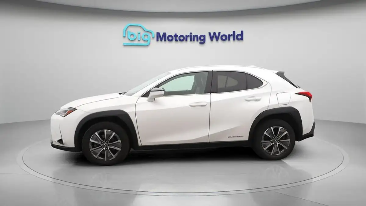2021-lexus-ux-300e-e-ux-big-3