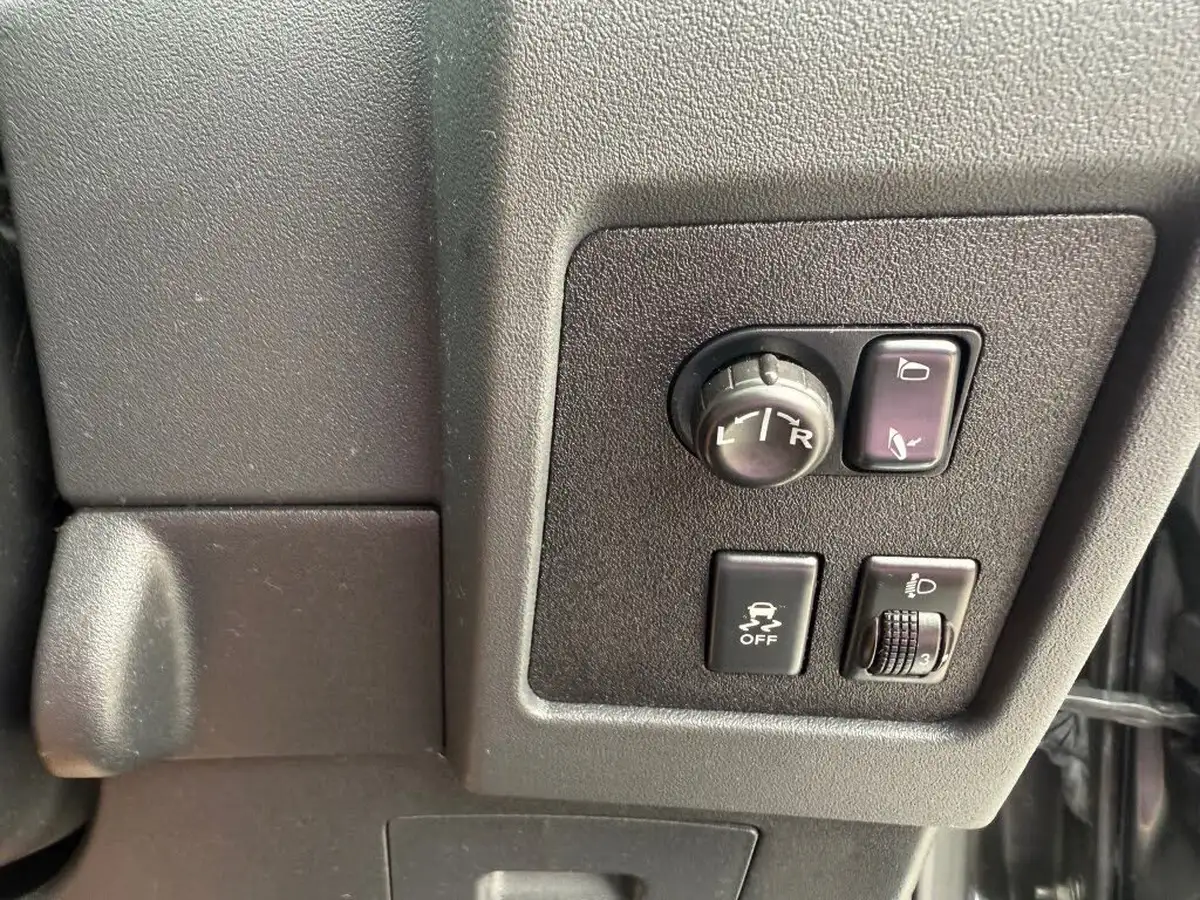 2012-nissan-qashqai-16-n-tec-big-19