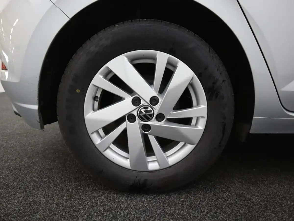 2022-volkswagen-polo-10-life-big-6