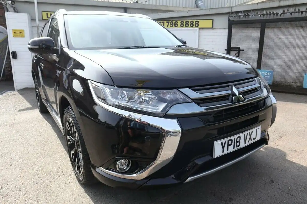 2018-mitsubishi-outlander-20-4hs-phev-5st-big-0